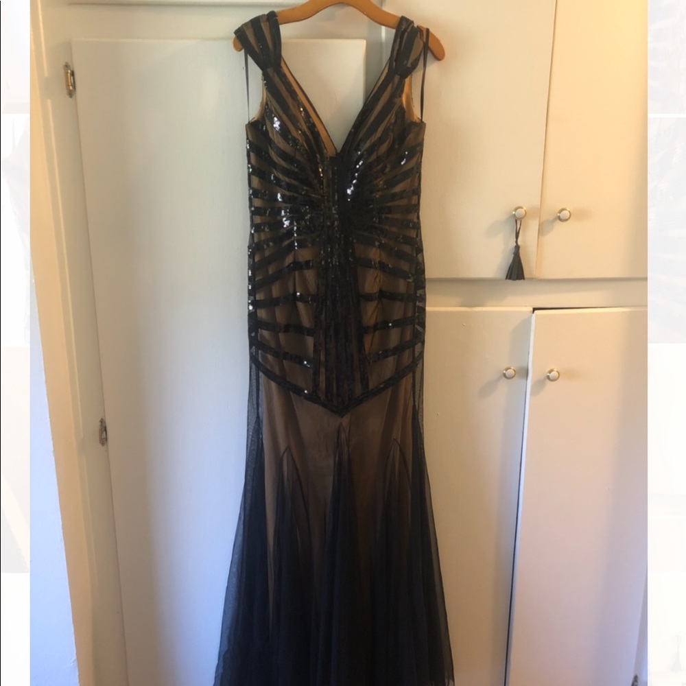 1920s style long gown Great Gatsby